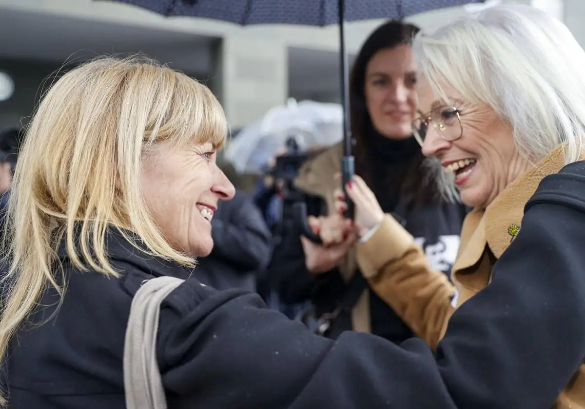 El homenaje a Joseba Goikoetxea reúne de nuevo a su viuda y a la exetarra Carmen Guisasola